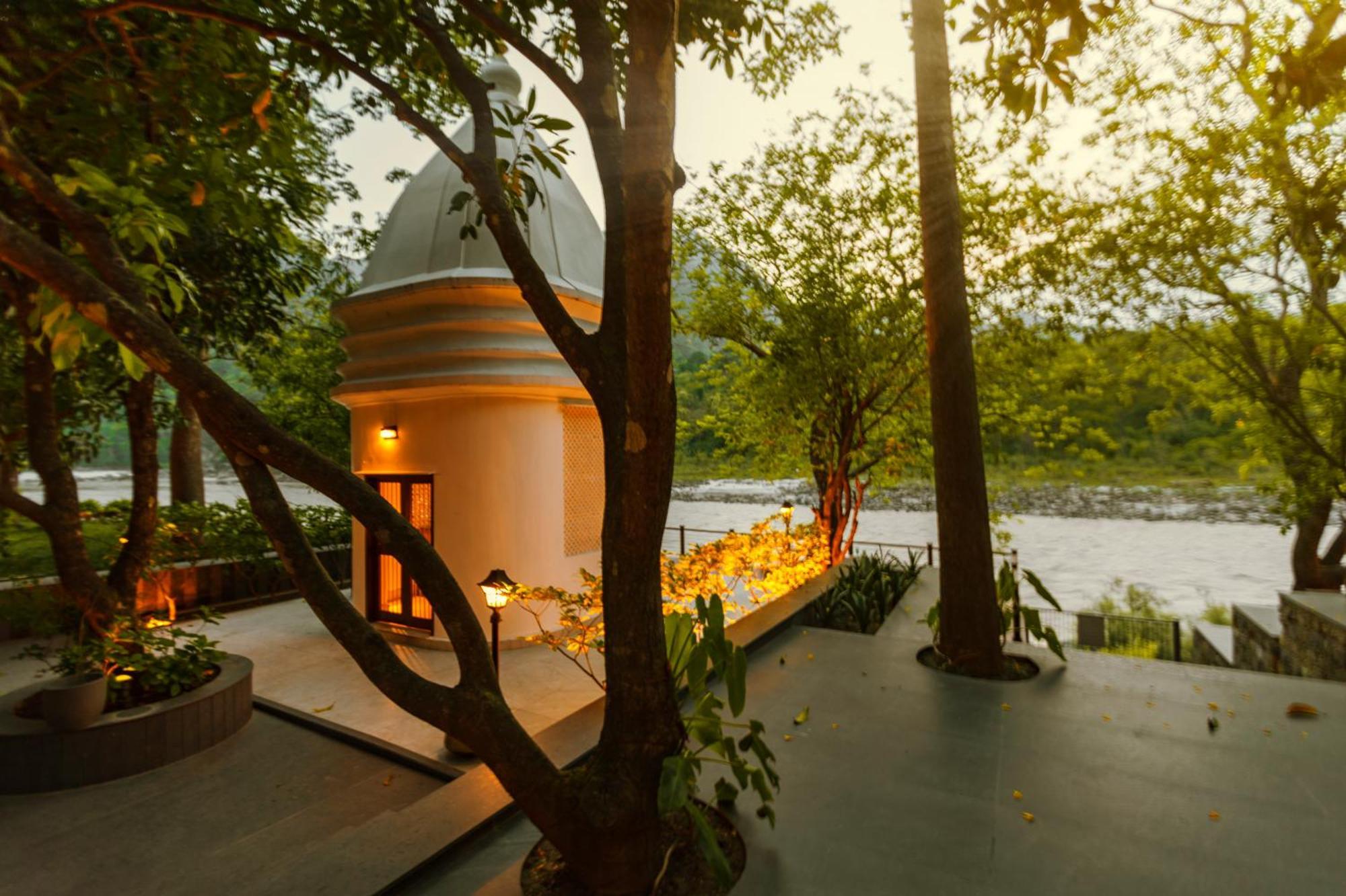 Отель Anand Kashi By The Ganges Rishikesh - Ihcl Seleqtions Sirasu Экстерьер фото